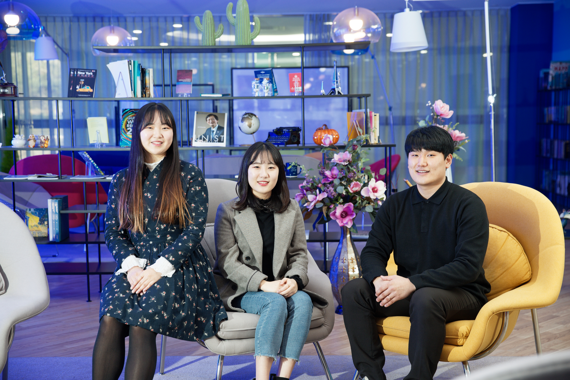 Dr. Sangin Kim (far left) with fellow recipients of the 2021 Asan Foundation Biomedical Science Scholarship.