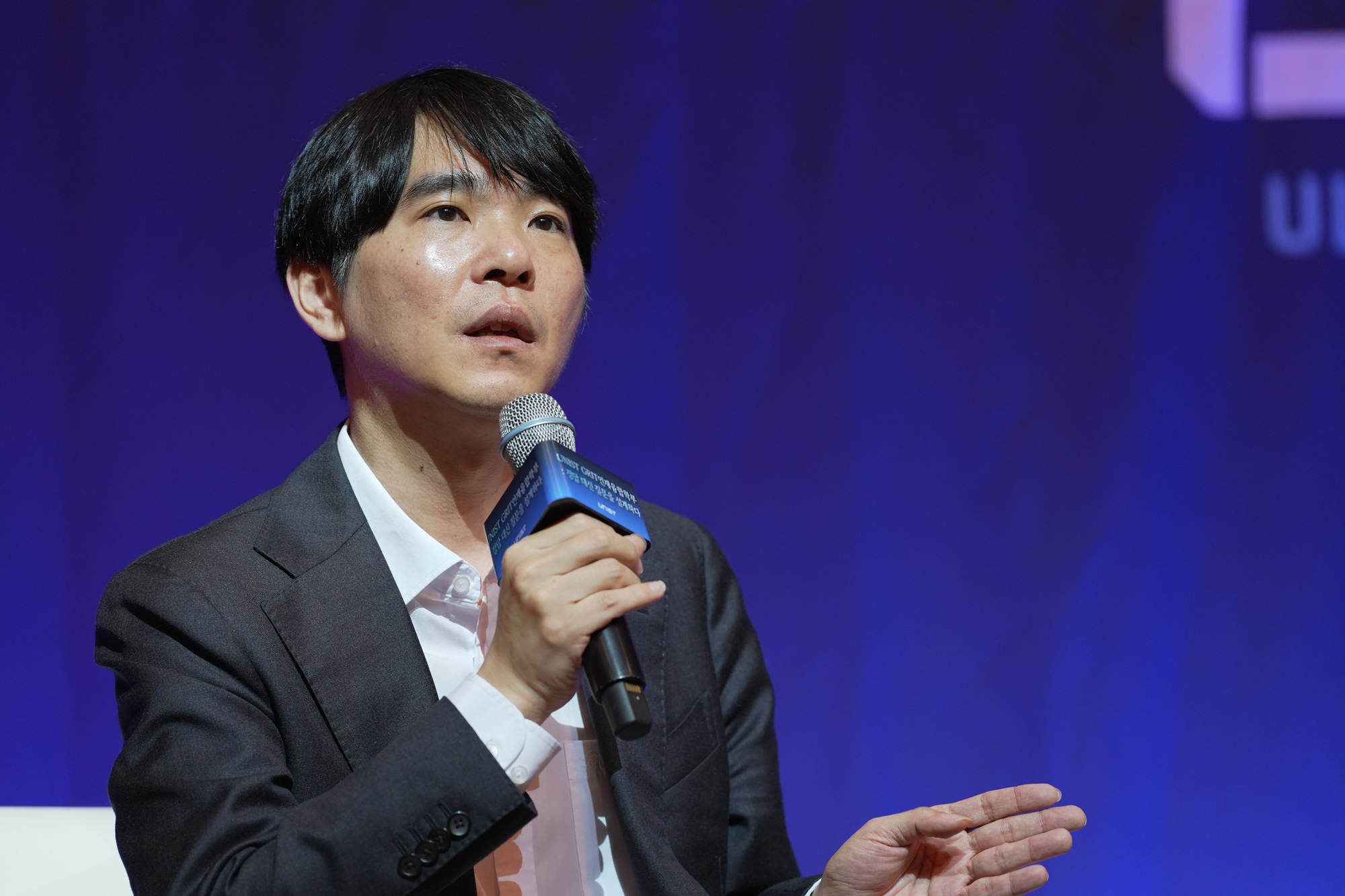 이세돌 UNIST 특임교수가 알파고 대국의 의미와 AI 기술이 바둑계에 미친 변화에 대해 이야기하고 있다.