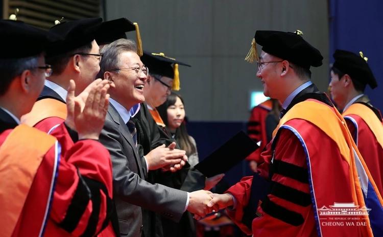 Remarks by President Moon Jae-in: "I see in you the path of science that cares about people"
