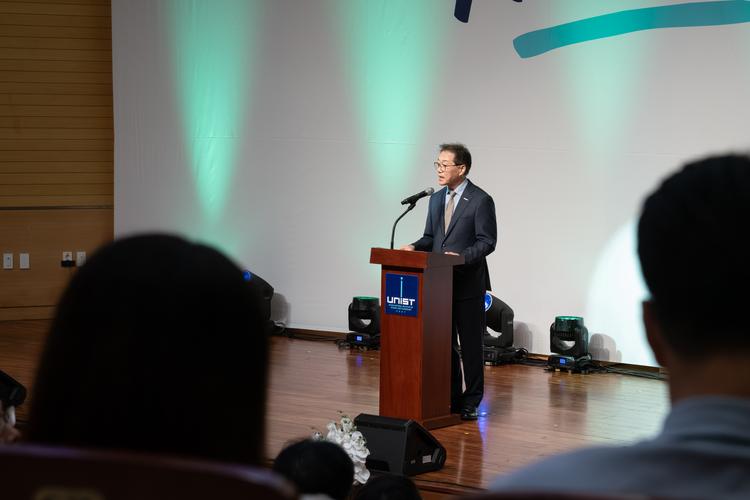 [UNIST 18th Anniversary Address] "Building a Future as a Nexus of Innovation and Excellence!"
