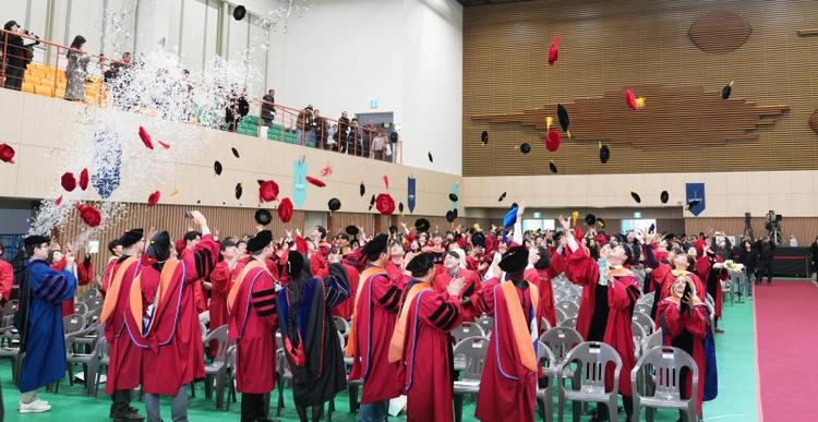 [2026 UNIST Commencement] UNIST Confers Degrees to 883 Graduates