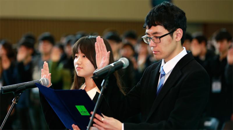 "신입생 일동은 UNIST 명예를 높일 것을 엄숙히 선서합니다"