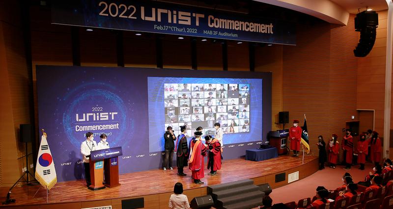 [2022 학위수여식] “새로움에 끊임없이 도전하라!”… 2022 UNIST 학위수여식