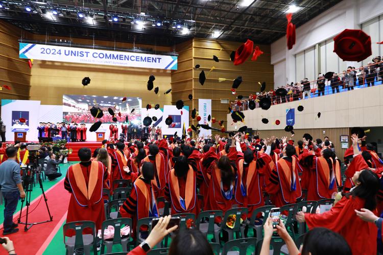 [2024 학위수여식] “10년 후 미래 내다 볼 줄 아는 인재되길”... 학위수여식 개최
