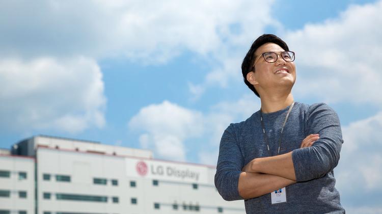 세상에 첫발 딛은 선배 UNISTAR!