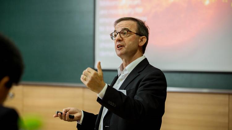 극한에서 극한까지: 자유전자레이저(XFEL)를 활용한 우주 탐색