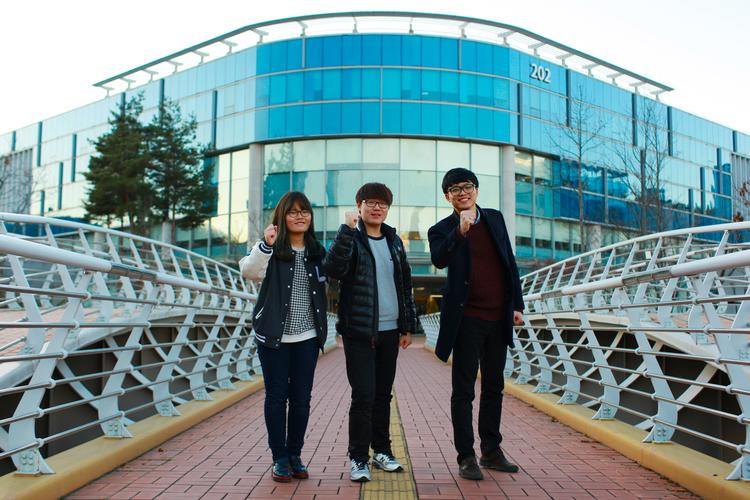 "모르는 영어 단어 검색하면 관련 표현까지 공부할 수 있습니다"