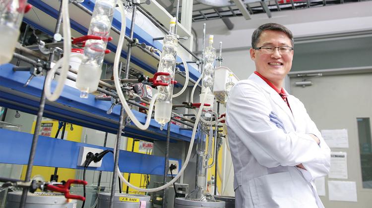 “팔방미인 신물질, C₂N 개발 이야기 들어볼래요?”