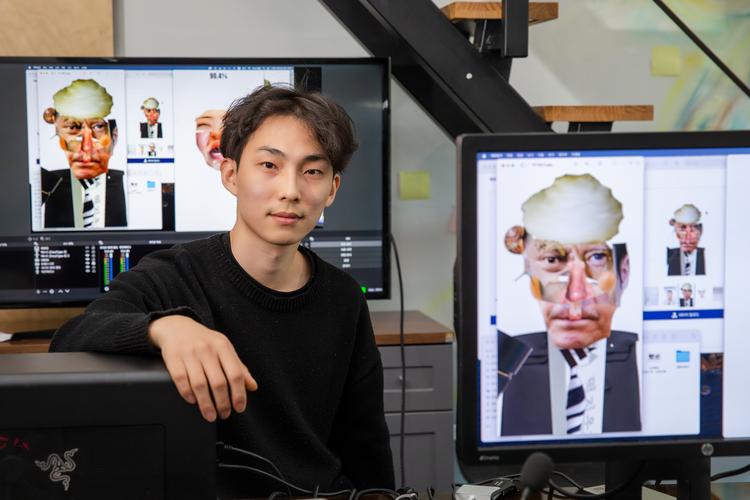 “방구석 초상화, 1열에서 감상하세요!”