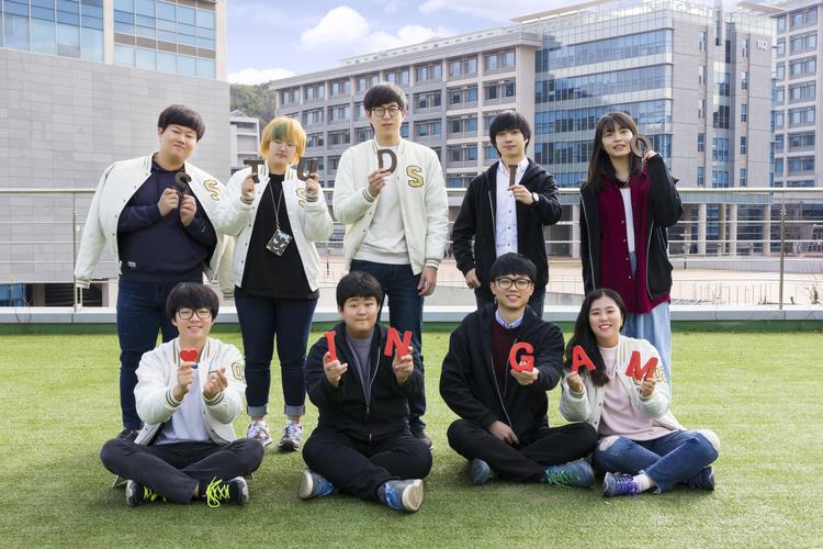 “사진을 찍으면 머릿 속 기억을 가슴 속 추억으로 남길 수 있어 좋습니다”