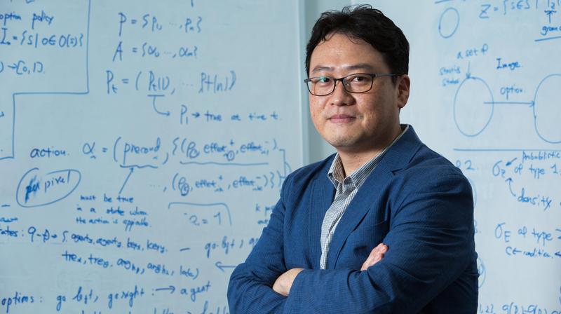 사람이 된 인공지능, 인간의 친구가 되다