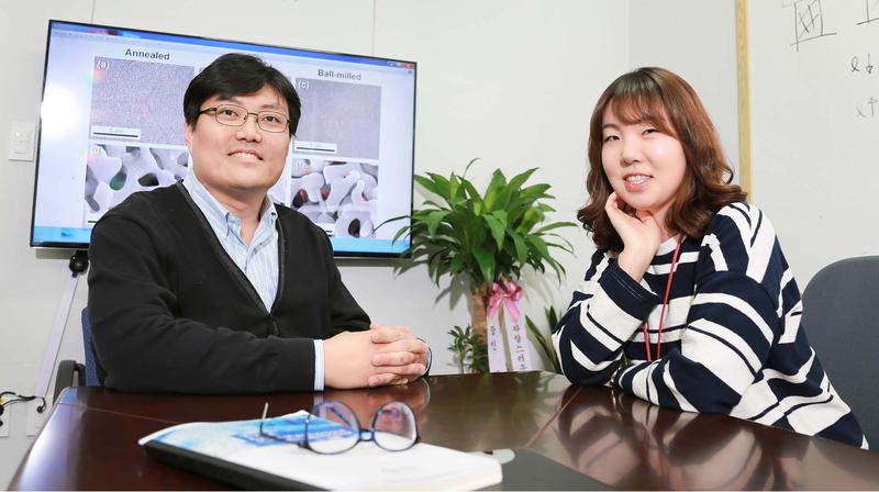 새 뼈처럼 가볍고 단단한 ‘블랙골드’ 만들다