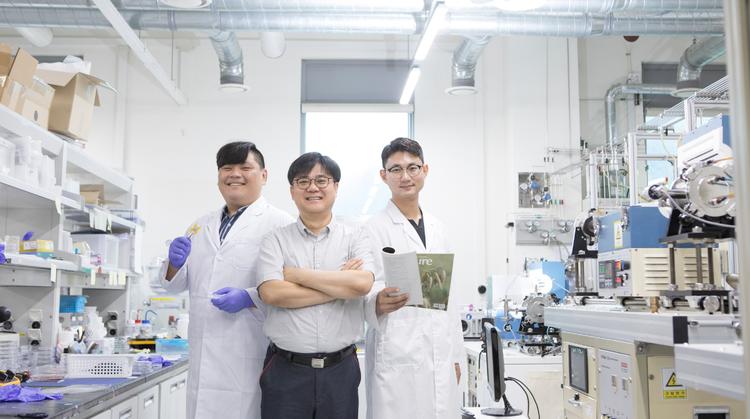 Develping the next-generation semiconductor LC2