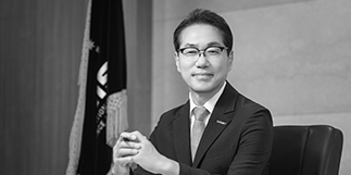 president Chong Rae Park